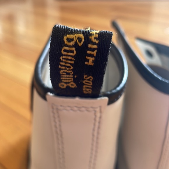 Dr. Martens AirWair w bouncing soles Size 7 WHITE - Picture 13 of 16